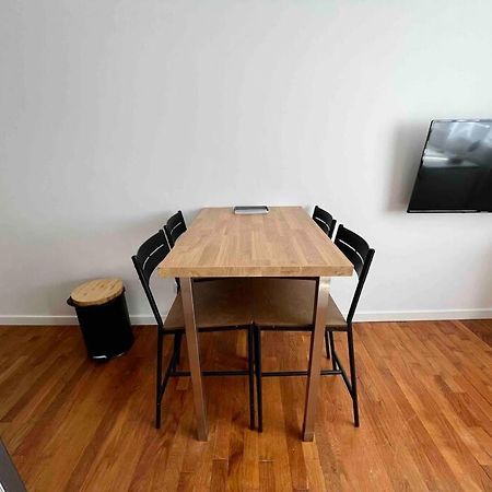 Appartement Climatise / Centre-Ville / 4 Personnes เบอซองซง ภายนอก รูปภาพ