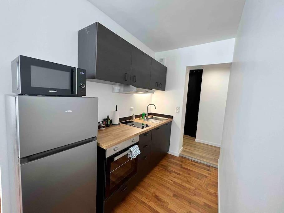 Appartement Climatise / Centre-Ville / 4 Personnes เบอซองซง ภายนอก รูปภาพ