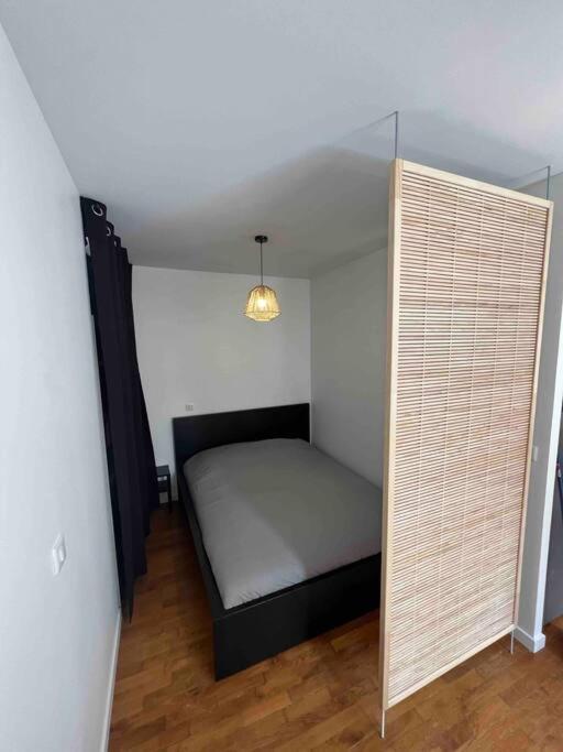 Appartement Climatise / Centre-Ville / 4 Personnes เบอซองซง ภายนอก รูปภาพ